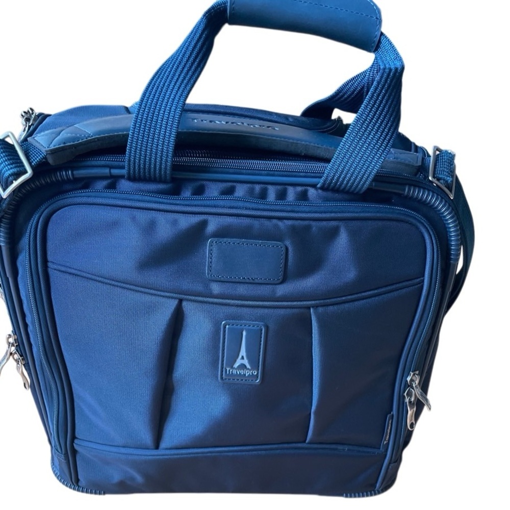 Crew4 by Travelpro Navy Blue Carry-On w/ Wheels - Picture 5 of 16